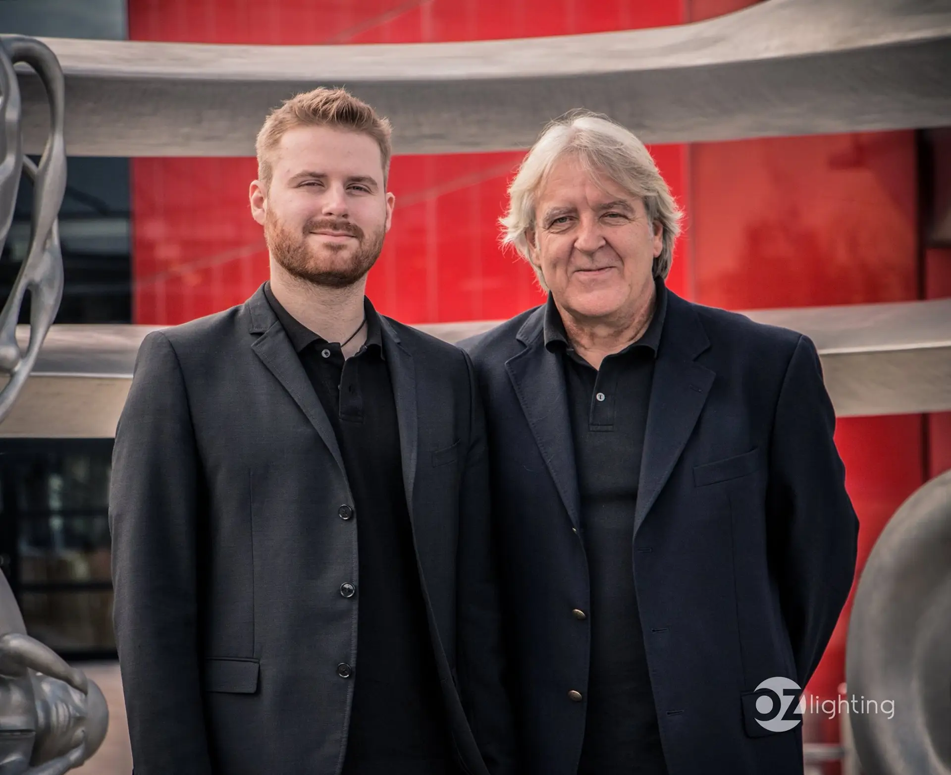 Das Gründer-Team von OZ Lighting: Thomas Oberzauch und die nächste Generation im Porträt. Als inhabergeführtes Familienunternehmen steht die Marke für höchste Qualität, Flexibilität und persönliche Betreuung bei architektonischen Lichtprojekten und maßgeschneiderter Lichtplanung.